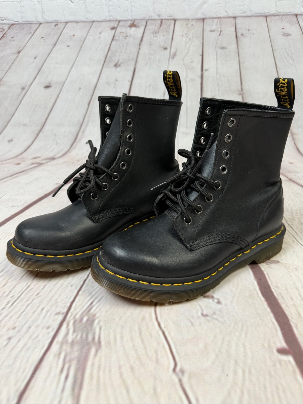 DR. MARTENS 11821 Air Wair black leather combat boots with yellow stitching sz 6 - Picture 8 of 12